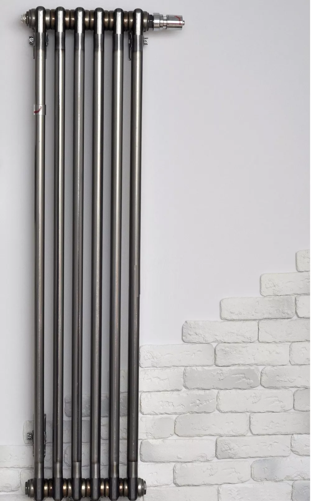 	 Фото радиатора 2180 с нижней подводкой цвет прозрачный лак