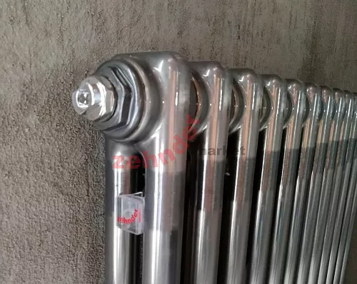 Вертикальный радиатор Zehnder Charleston 2180/10 1270 1/2 Technoline 0325 TL боковое подключение (с кронштейнами CVD1+BH)