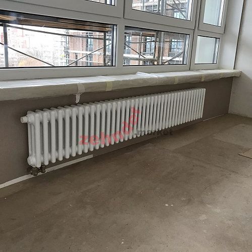 Радиатор Zehnder Charleston Completto 3030/18 V001 1/2 RAL 9016 нижнее подключение (с кронштейнами CVD1+BH)