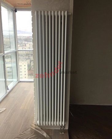 Вертикальный радиатор Zehnder Charleston Completto 3180/06 V001 1/2 RAL 9016 нижнее подключение (с кронштейнами CVD1+BH)