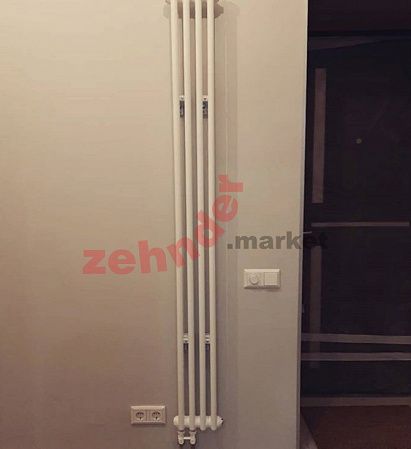 Вертикальный радиатор Zehnder Charleston Completto 2180/04 V001 1/2 RAL 9016 нижнее подключение (с кронштейнами CVD1+BH)