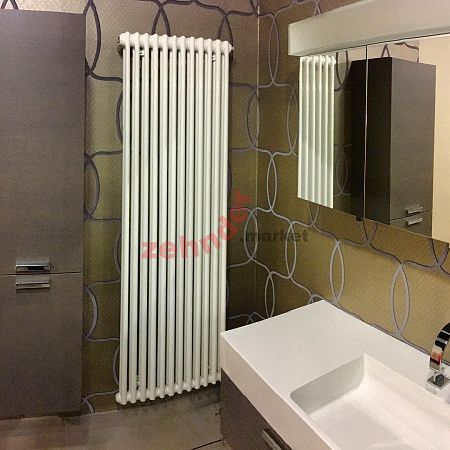 Вертикальный радиатор Zehnder Charleston 2180/12 1270 1/2 RAL 9016 боковое подключение (с кронштейнами CVD1+BH)