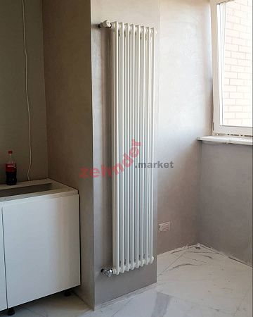 Вертикальный радиатор Zehnder Charleston 2180/10 1270 1/2 RAL 9016 боковое подключение (с кронштейнами CVD1+BH)