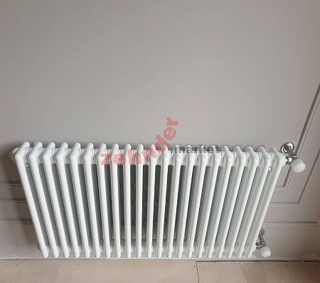 Радиатор Zehnder Charleston CH 3050/16 1270 1/2 RAL 9016 боковое подключение (с кронштейнами CVD1+BH)