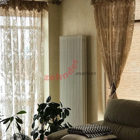 Вертикальный радиатор Zehnder Charleston Completto 3180/06 V001 1/2 RAL 9016 нижнее подключение (с кронштейнами CVD1+BH)