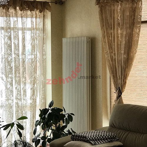 Вертикальный радиатор Zehnder Charleston Completto 3180/06 V001 1/2 RAL 9016 нижнее подключение (с кронштейнами CVD1+BH)